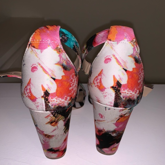 Floral Just Fab Heels Sandals - Picture 3 of 3